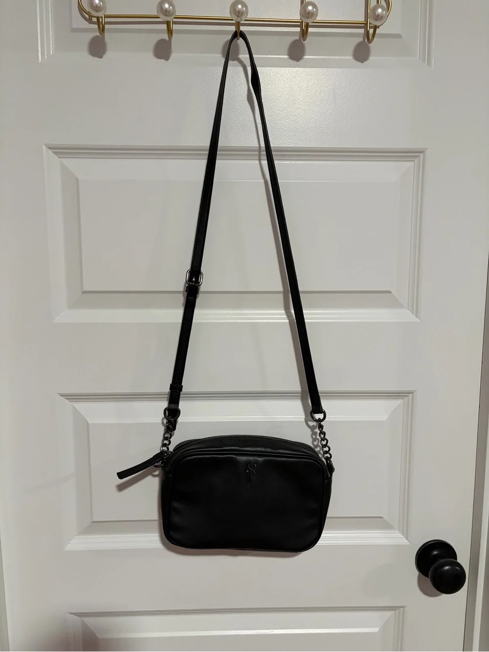 Black Leather Crossbody Bag with Adjustable Strap